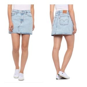 Levi’s Deconstructed ZIP Fly Denim Blue Mini Skirt Size 25 NWT
